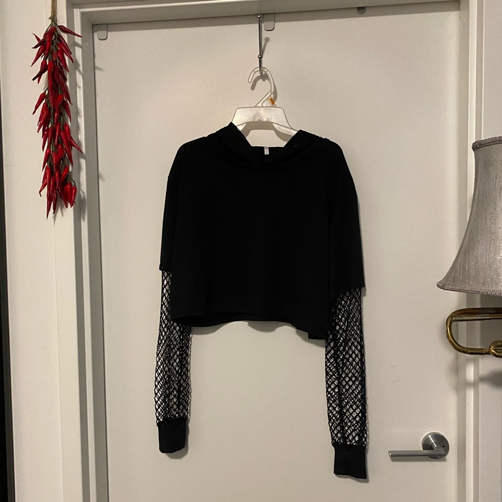 Fishnet sleeve crop top